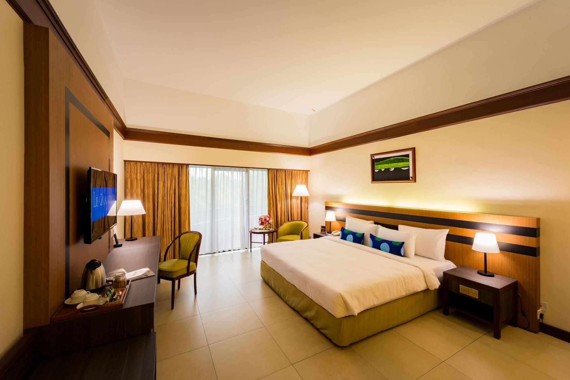 Le Grandeur Palm Resort Johor Кулай Екстериор снимка
