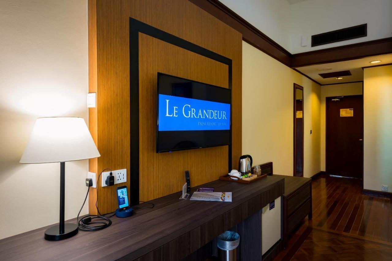Le Grandeur Palm Resort Johor Кулай Екстериор снимка